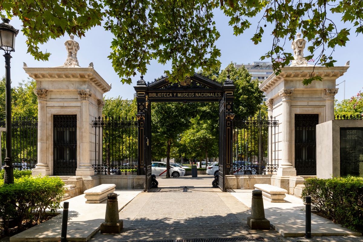 SILVIA MUÑOZ DE MORALES | 5 cosas que haría una chica de época en 2025 ...