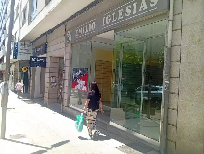 El local de un histórico comercio del centro de Santiago se convertirá en un outlet de ropa y complementos