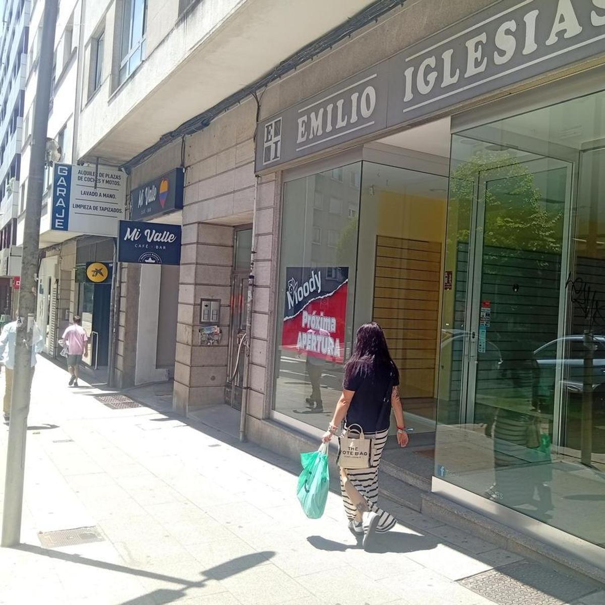 El local está situado en el número 6 de la rúa Frei Rosendo Salvado, en el Ensanche de Santiago.