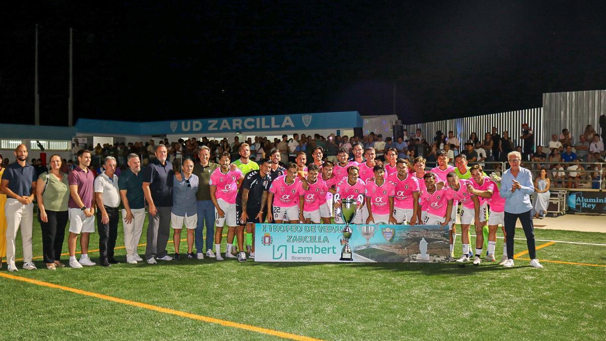 Los jugadores del Lorca Deportiva celebran su victoria en el torneo veraniego