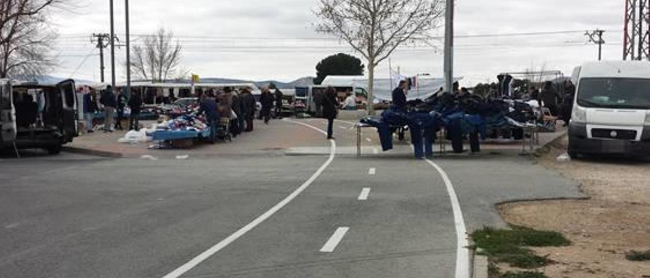 El carril bici se inhabilitará durante el mercadillo