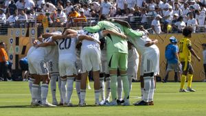 Jugadores del Real Madrid se reúnen este sábado, en un partido del Mundial de Clubes entre Real Madrid y Borussia Dortmund en el estadio MetLife de Nueva Jersey (EE.UU.), en una foto de archivo. EFE/Ángel Colmenares