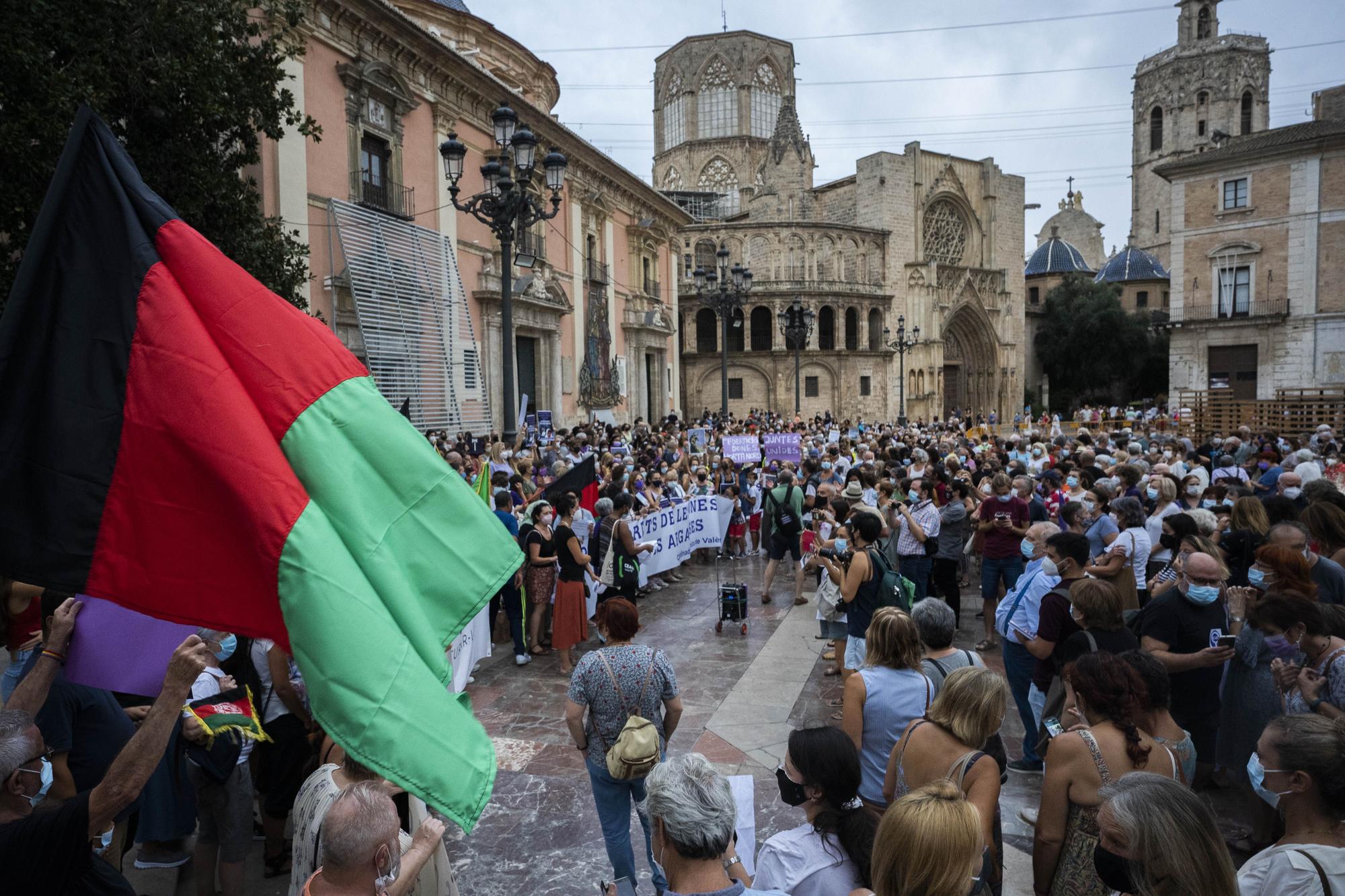 Concentración en València por los derechos de las mujeres afganas