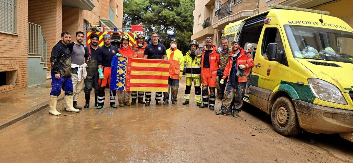 Los bomberos de Alcorcón cuando estuvieron en Catarroja.