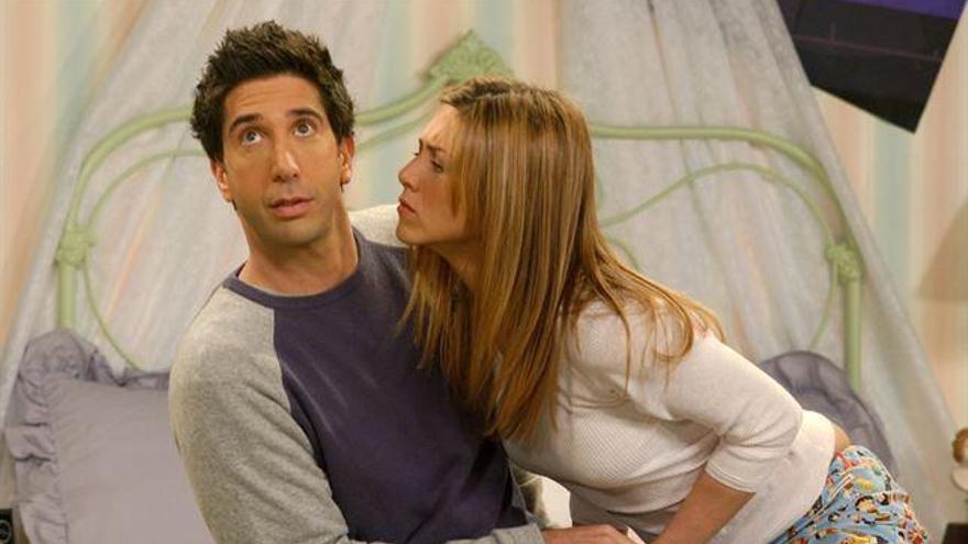 David Swimmer y Jennifer Aniston en una escena de &#039;Friends&#039;.