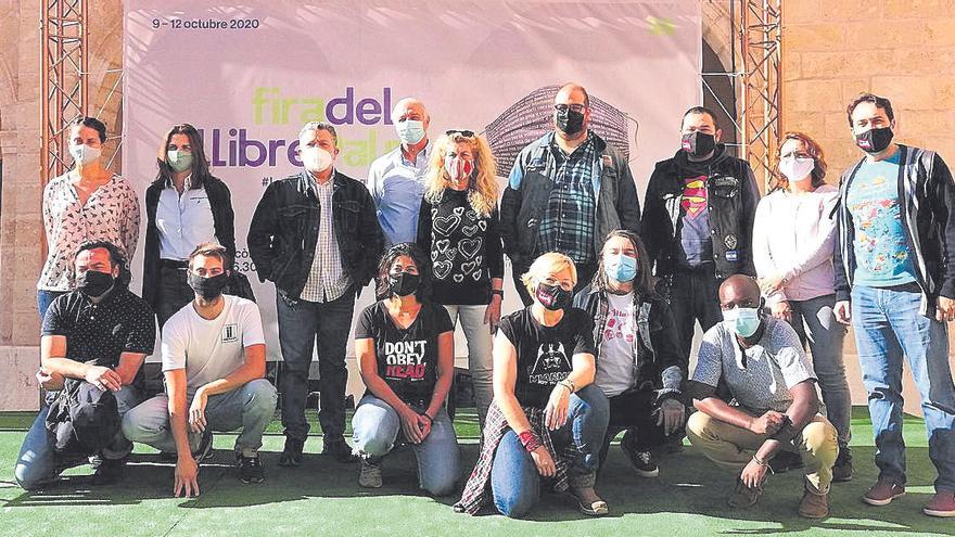 Los libreros participantes en la 38 edición de la Fira del Llibre, ayer, en la Misericòrdia.