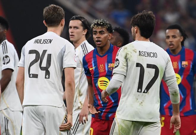 Els clubs de LaLiga polvoritzen rècords d’ingressos i assistència i disparen el seu deute per la reforma d’estadis