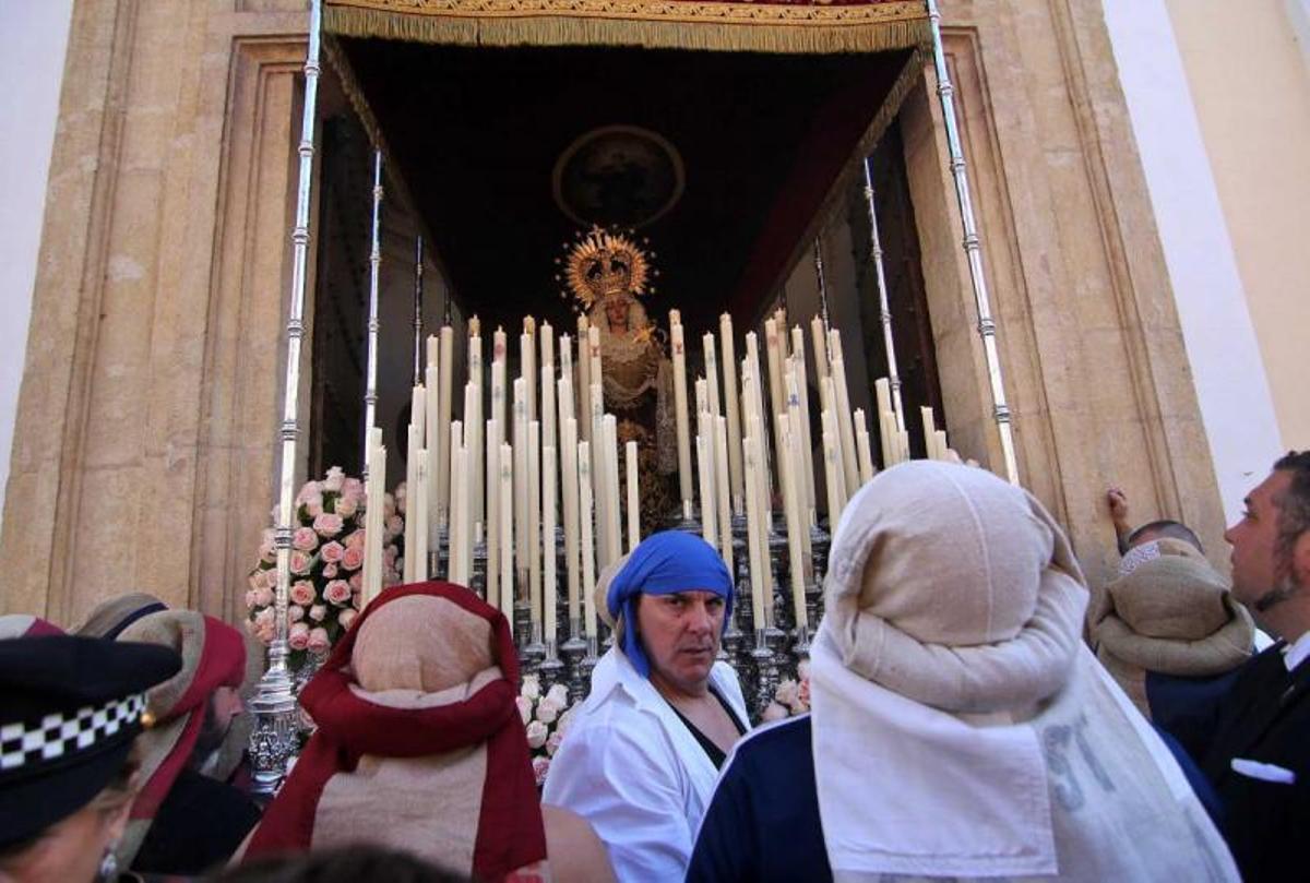 La noche culmina un Martes Santo primaveral e histórico