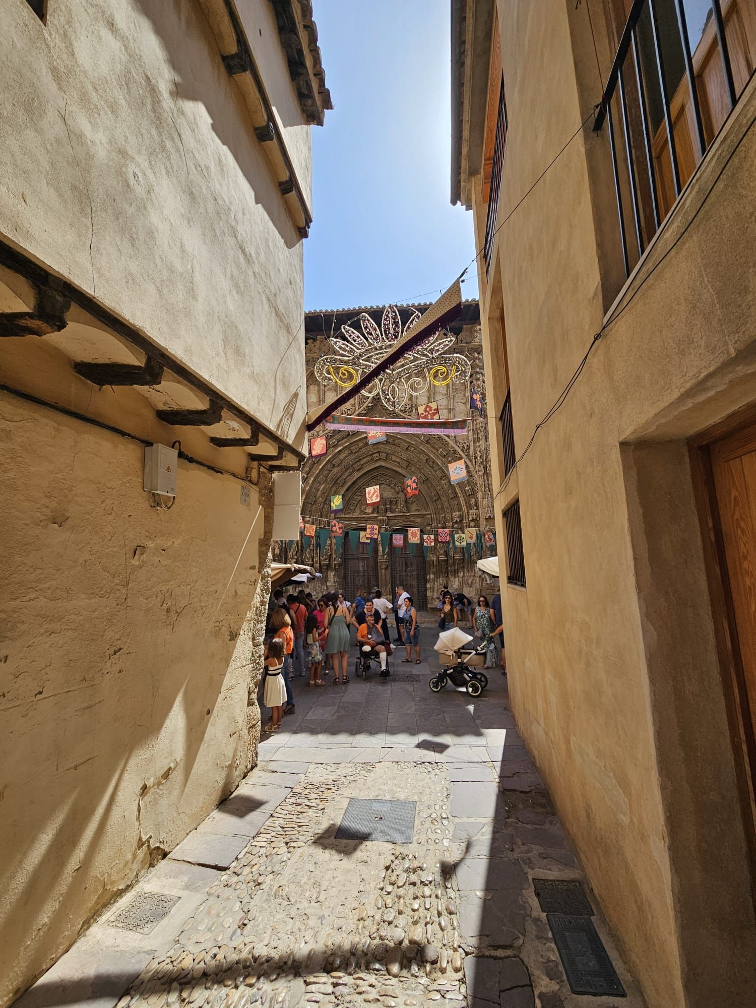 La Villa de Requena vuelve al pasado con el mercado medieval