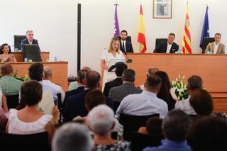 Mira aquí las imágenes de la toma de posesión de Tania Marí como alcaldesa de Sant Joan