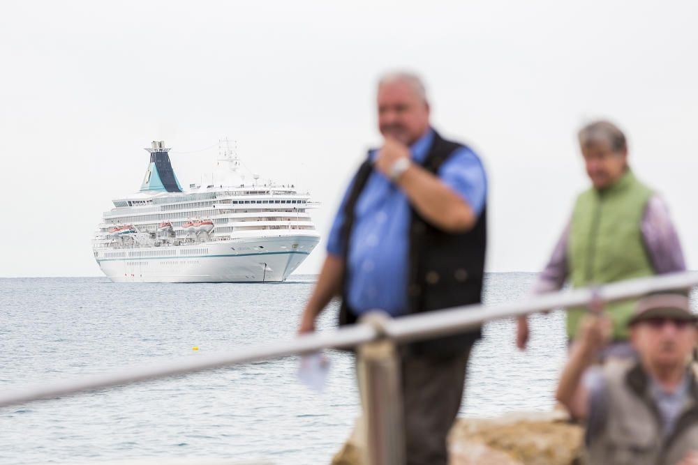 Cruceristas con acento alemán en Benidorm