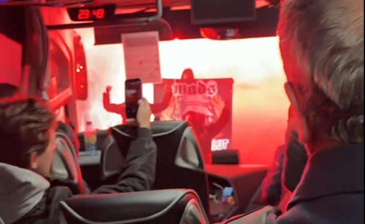 Recibimiento al autocar del CD Castellón.