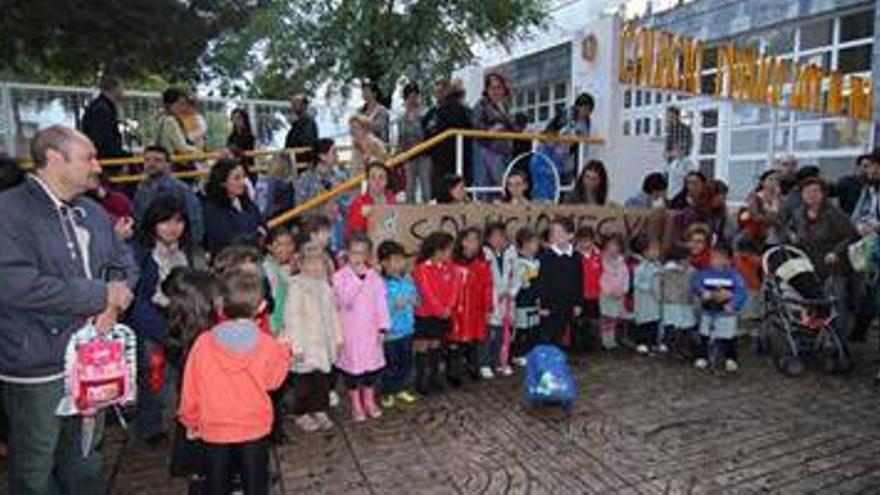 Padres del colegio Lope de Vega de Badajoz piden solución a las humedades