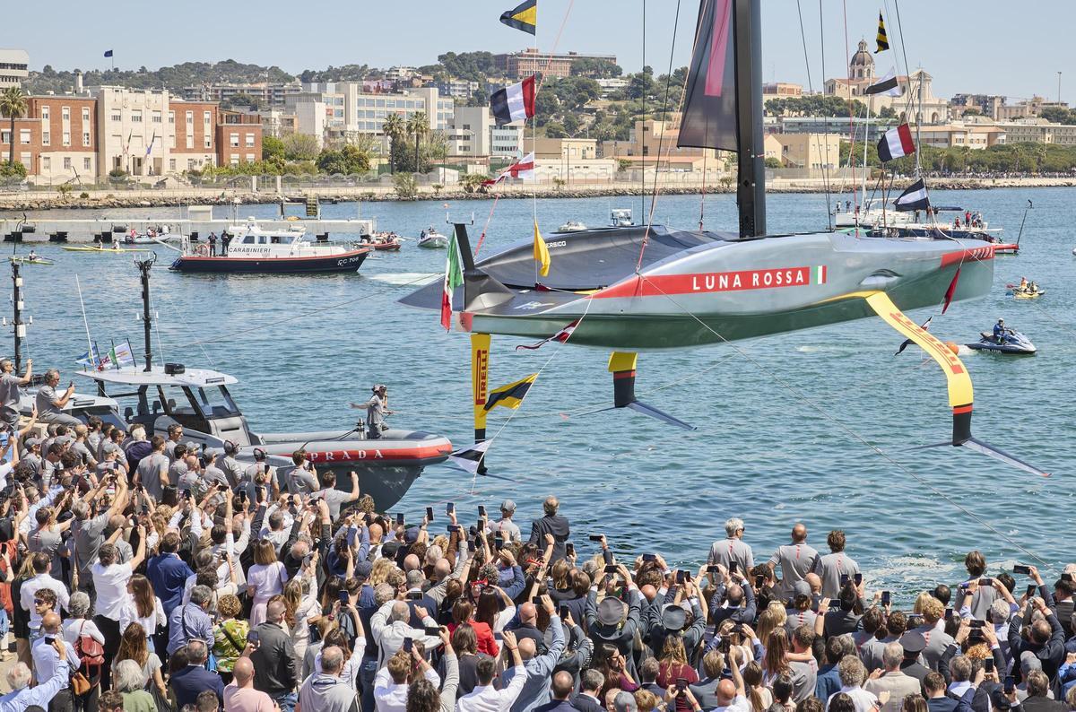 

<div>Primer bautizo ‘oficial’ de un barco de la Copa América de vela: Luna Rossa Prada Pirelli tira al agua su AC75</div>
<p>«></img></p>
<p style=