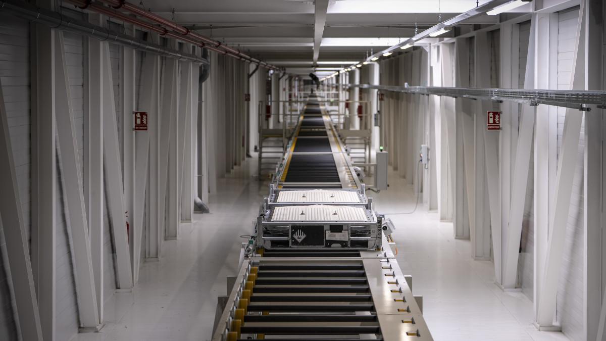 Construccion de la batería del Cupra Raval en Martorell