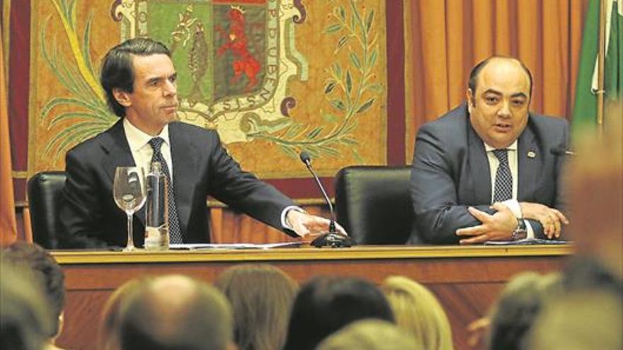 Aznar afirma que hacen falta «estabilidad y reformas»