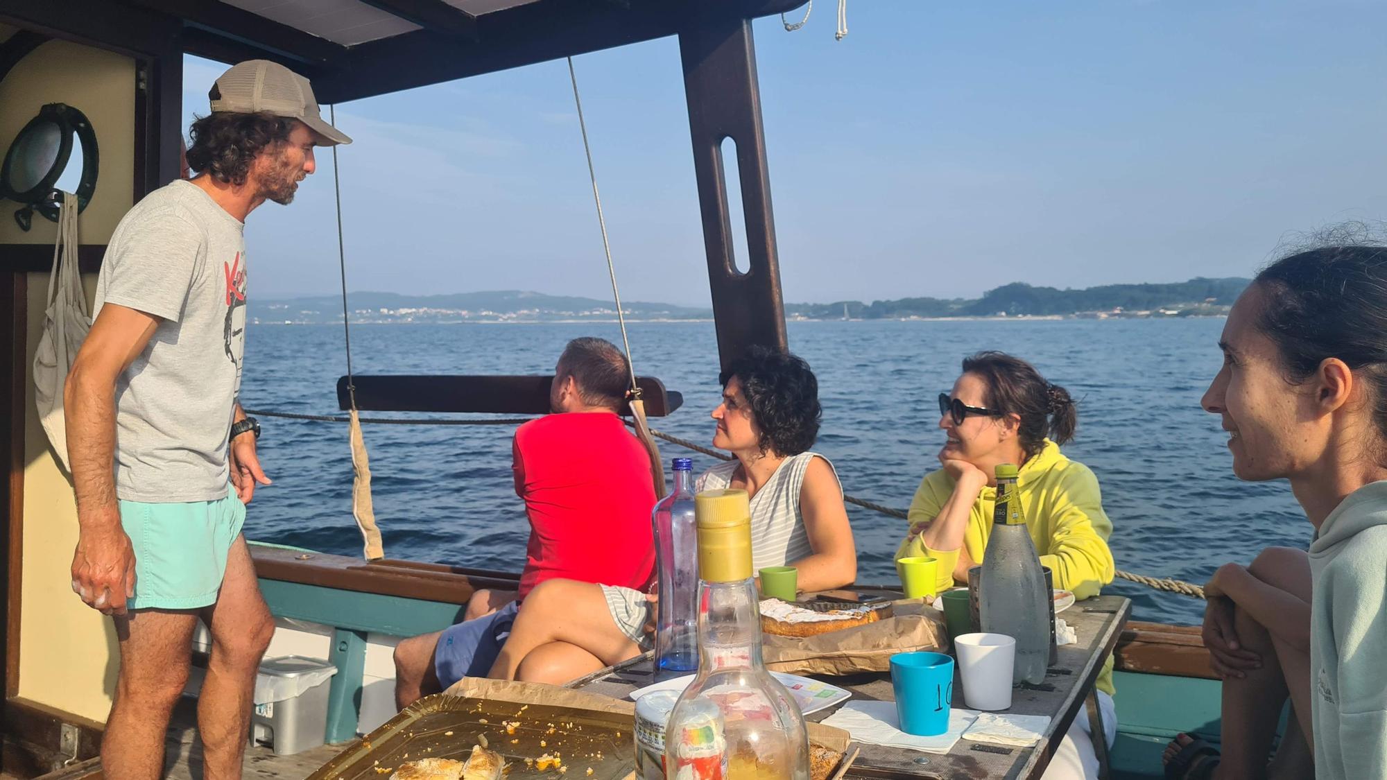 De visita en las Islas Atlánticas de Galicia a bordo del aula flotante "Chasula".