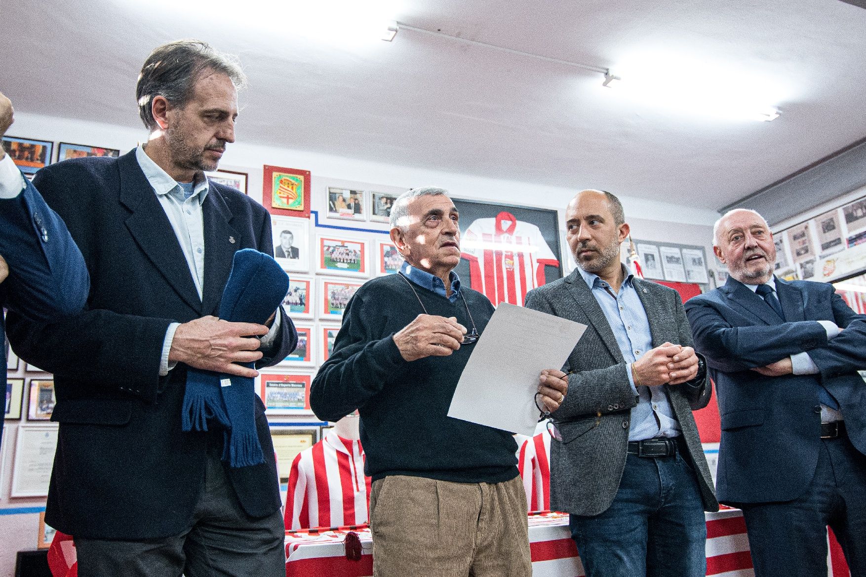 Presentació de les camisetes i banderes històriques del CE Manresa