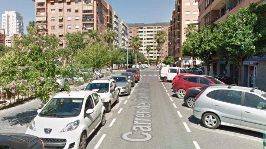 Un coche atropella a una mujer en València