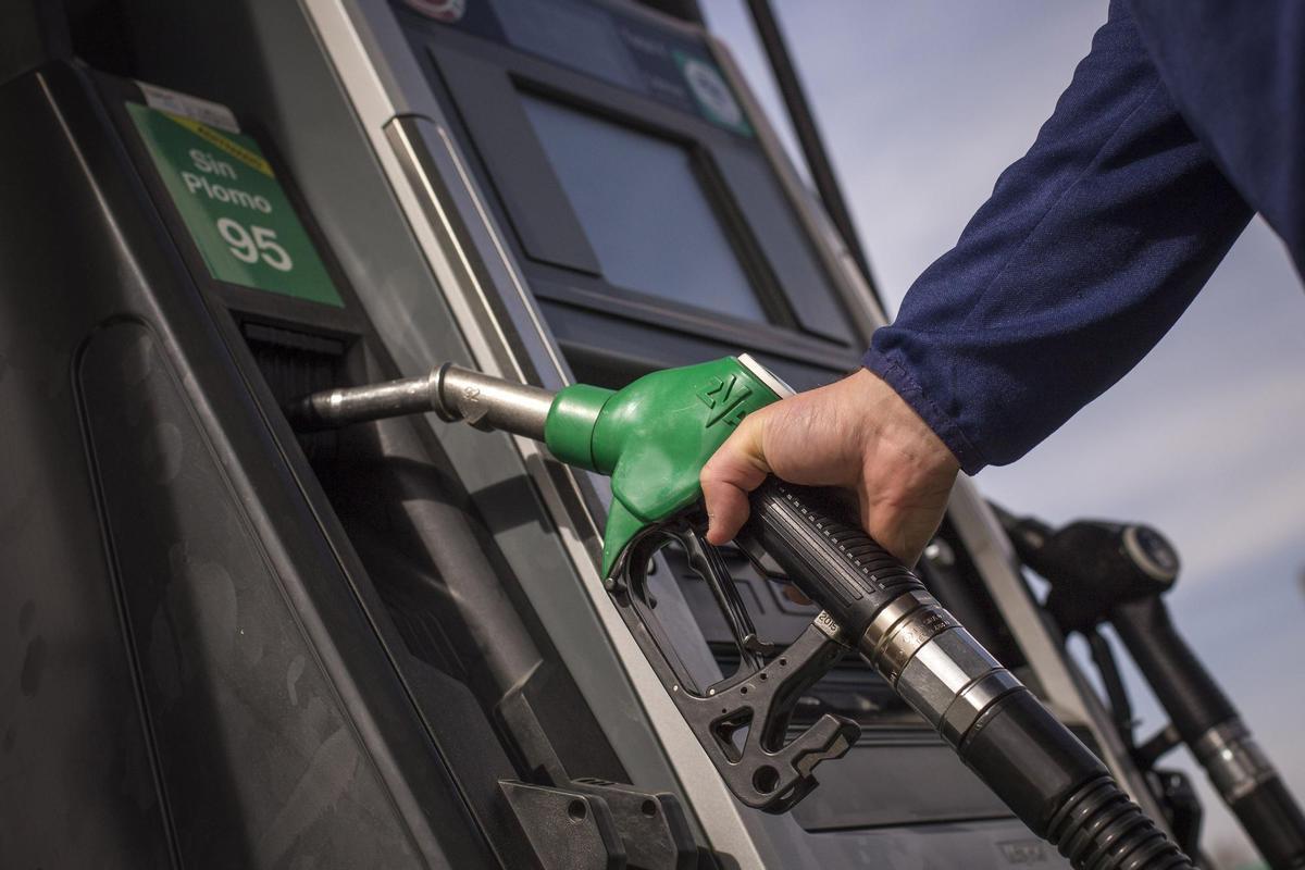 Més de 4.000 gasolineres amenacen de tancar abans de Setmana Santa pels problemes amb els descomptes Més de 4.000 gasolineres amenacen de tancar abans de Setmana Santa pels problemes amb els descomptes