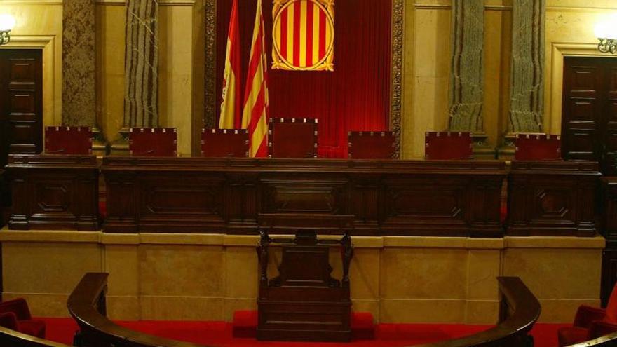 El Parlament se constituye este lunes con la incógnita de la presidencia y el polémico voto de Puigdemont