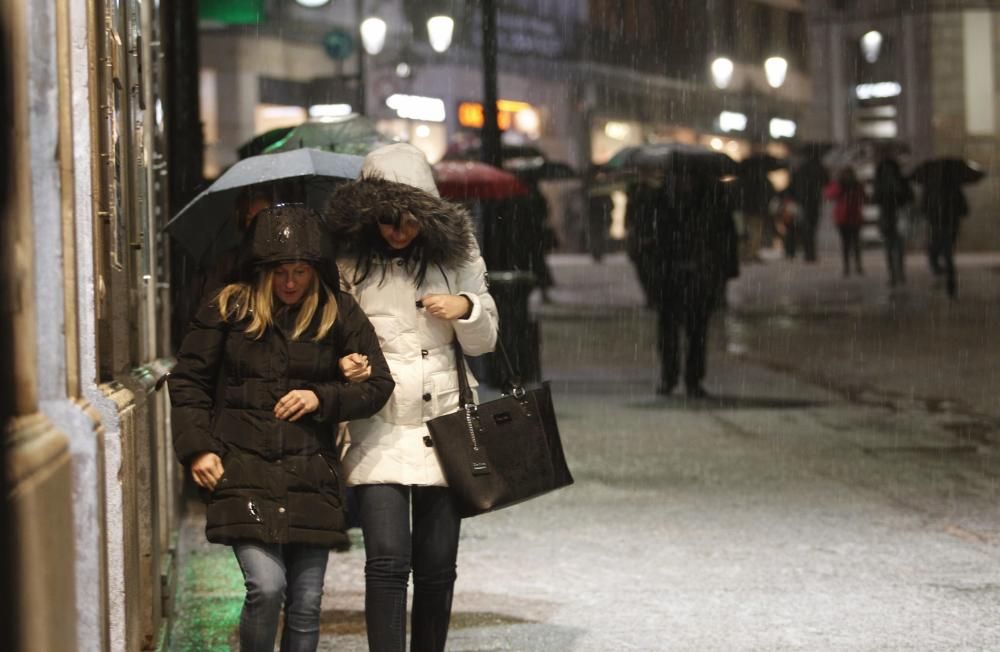 Granizada en el centro de Oviedo