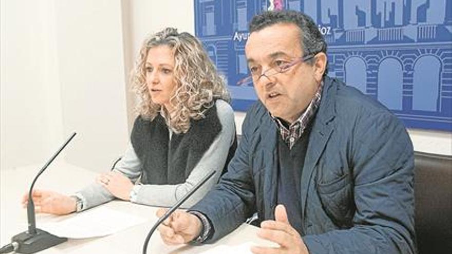 Casi el 38% de lo que se vierte en el contenedor amarillo de Badajoz son impropios