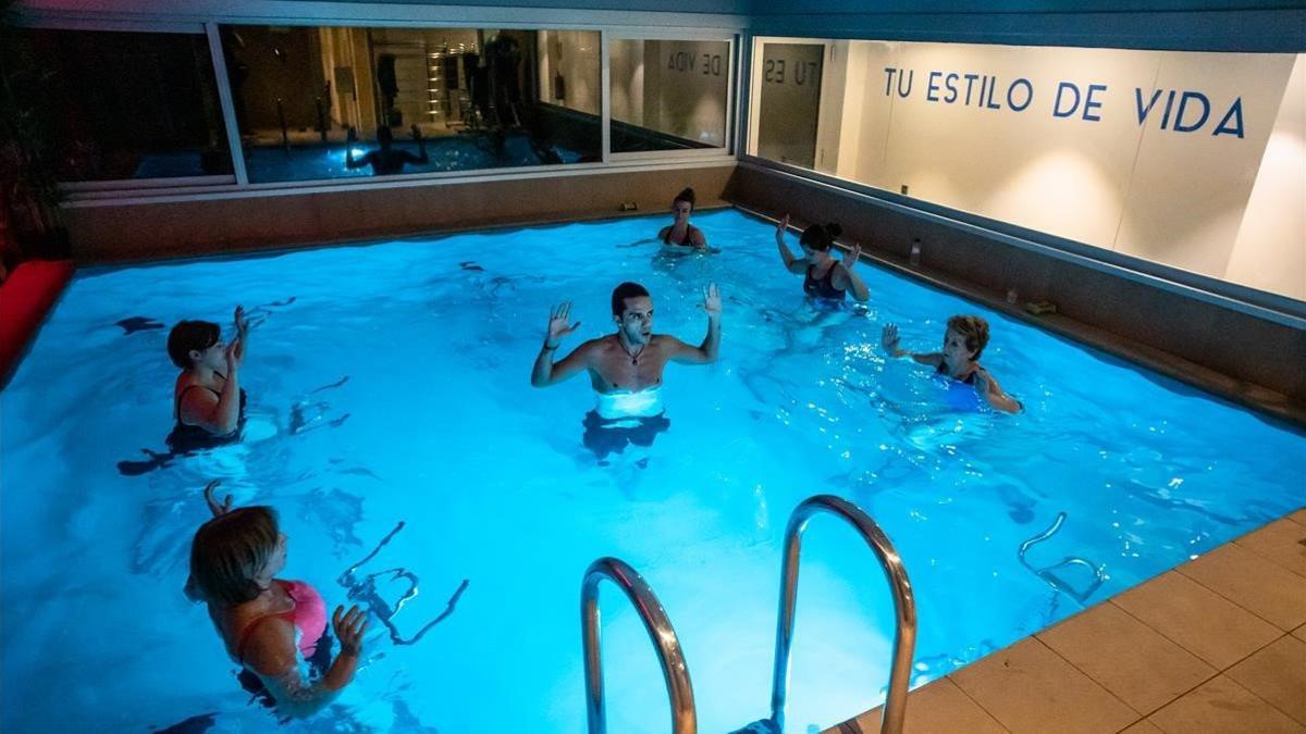 Una clase de 'aquabike' en Aqua Body Studio.