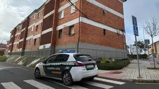 Arrojan a una mujer desde la ventana de un tercer piso en Benavente y hay varios detenidos
