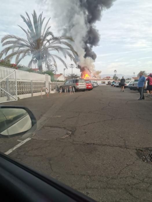 Incendio en el complejo de Bungalows 'Los Arcos' de Playa del Inglés