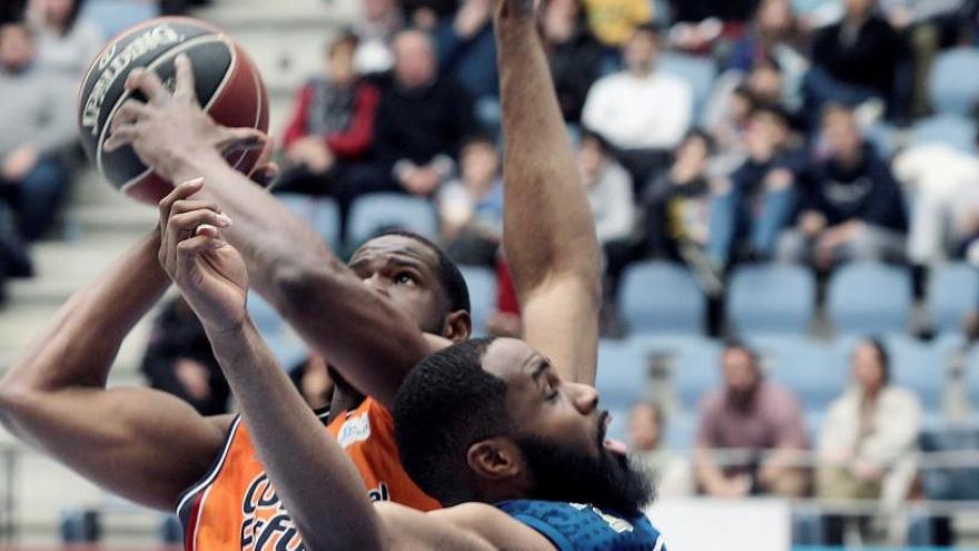 El Valencia Basket gana con solvencia en San Sebatián a ritmo de triples