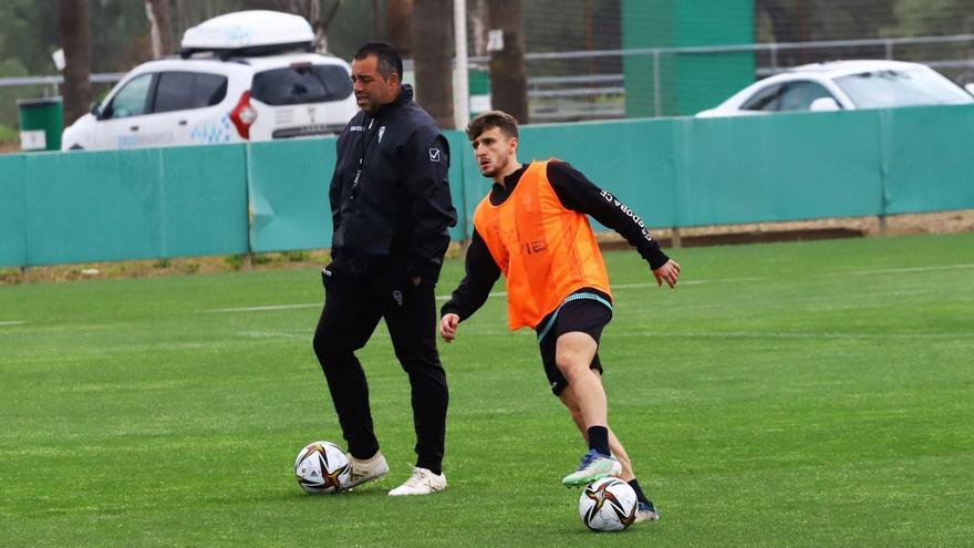 El Córdoba CF empieza a preparar el duelo decisivo de Cáceres: Ekaitz Jiménez, presente