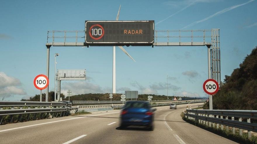 La DGT recuerda la velocidad máxima a la que debes conducir en carreteras