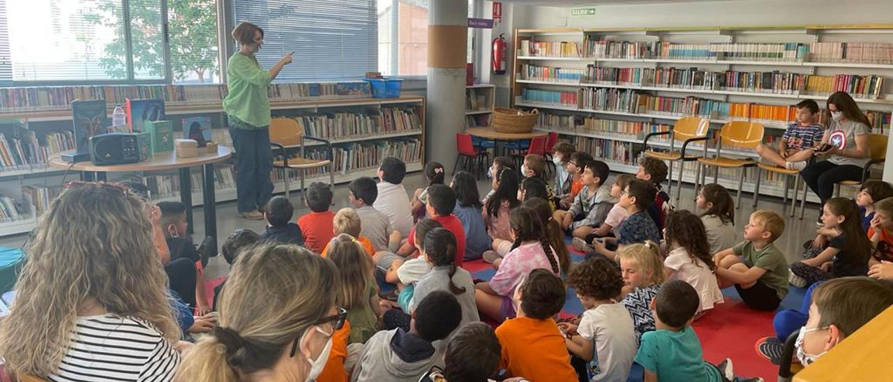 Alumnado de segundo de Primaria en la 35ª edición de la “Campaña de Animación Lectora”.