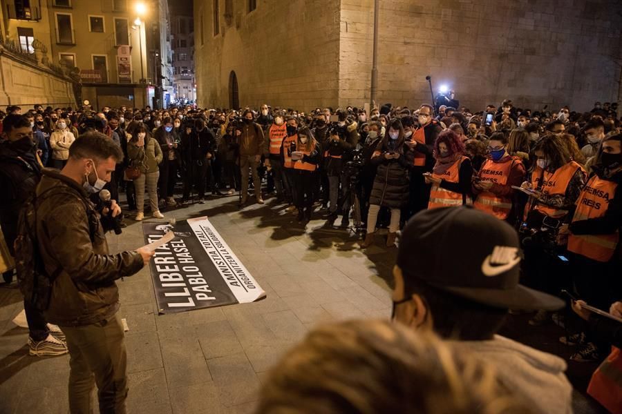Graves incidentes en Cataluña por la detención del rapero Pablo Hasél