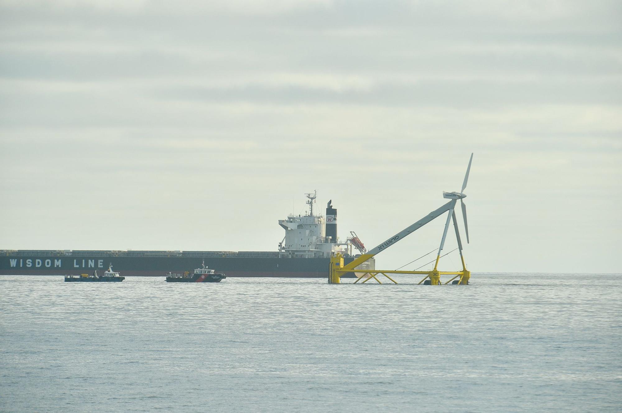 Traslado del aerogenerador flotante en San Cristóbal