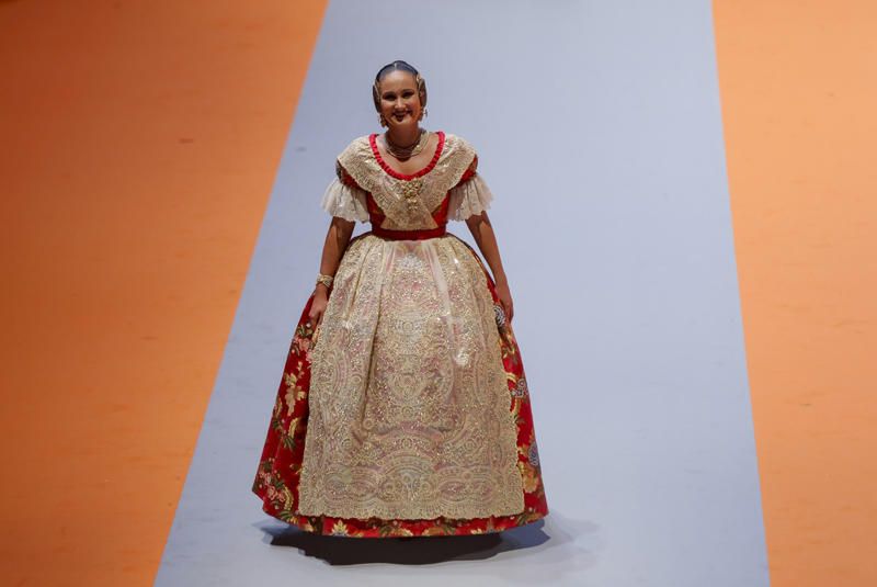 Desfile de las candidatas a la corte de honor 2020