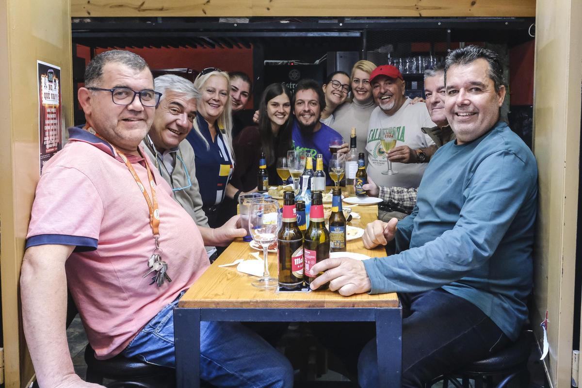 El Ca' Jonás de Triana vive su 40 aniversario pasando de bocatería a cervecería El Ca' Jonás de Triana vive su 40 aniversario pasando de bocatería a cervecería