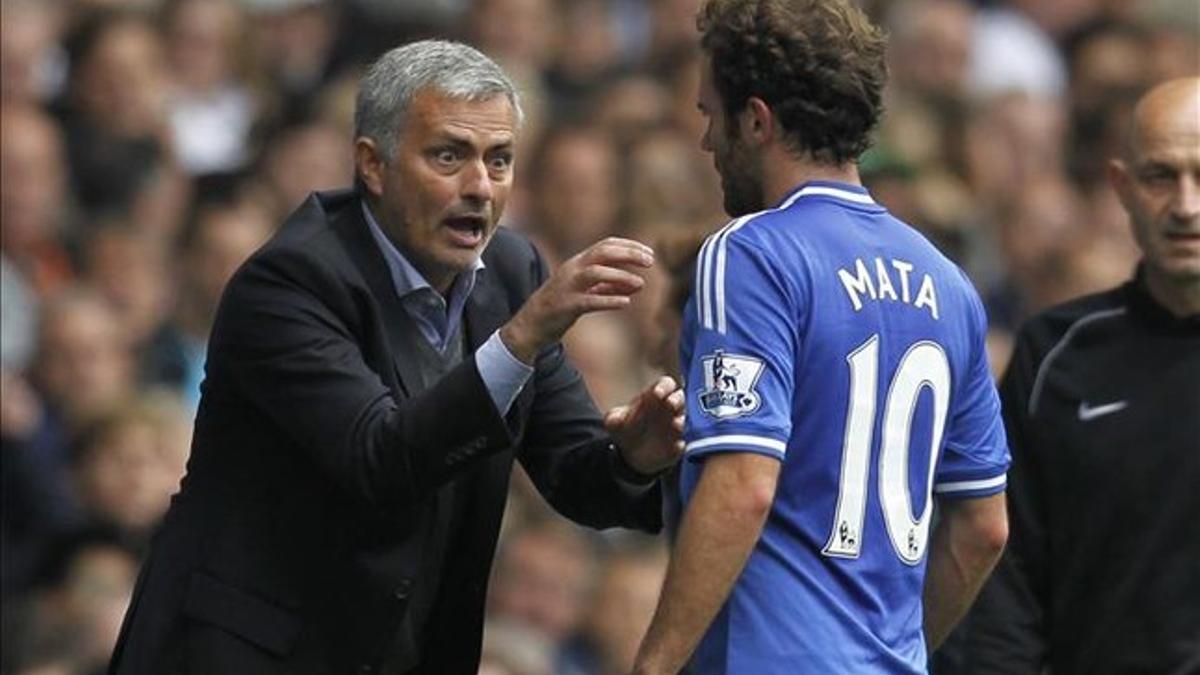Mourinho y Juan Mata en su etapa con el Chelsea.