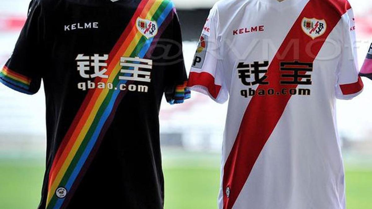 Los diseños de las nuevas equipaciones del Rayo Vallecano 2015/16. Destaca la camiseta suplente, con los colores del arcoíris