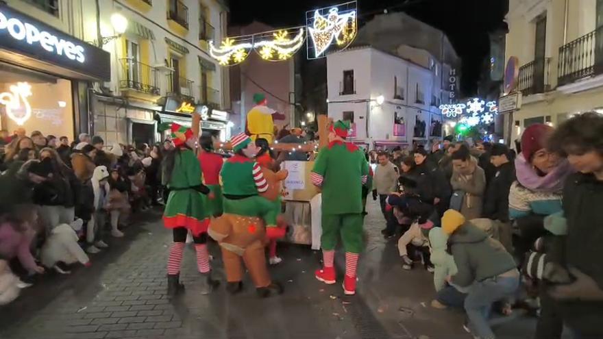 La comitiva real de Cáceres, dirección a la plaza Mayor