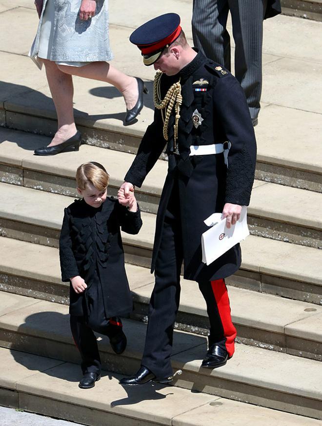 El Príncipe George viste el mismo uniforme que su padre el Príncipe Guillermo