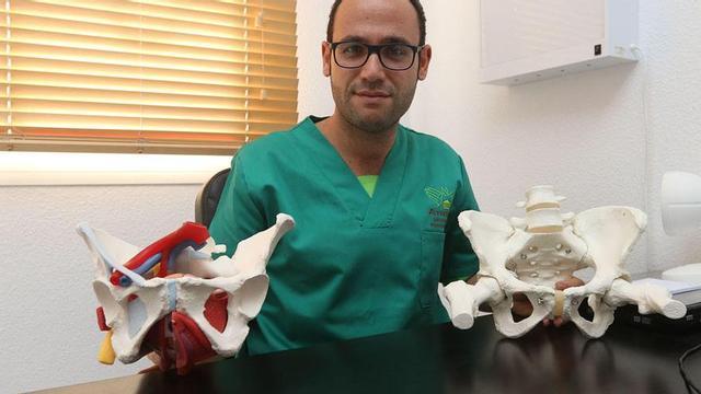 El fisioterapeuta Javier Aguilar, del centro Athenea.