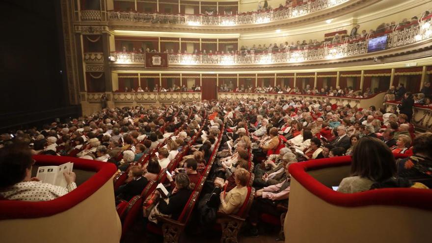 Público en el teatro Campoamor