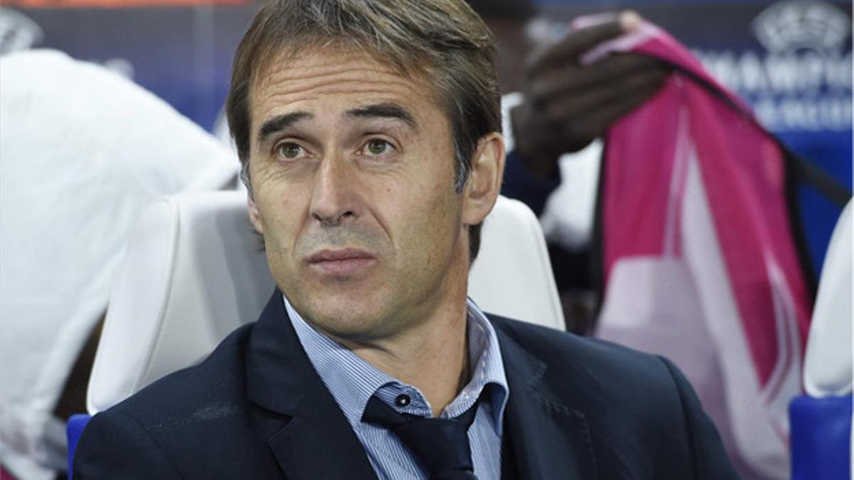 Lopetegui siguió con atención el Sevilla-Barça