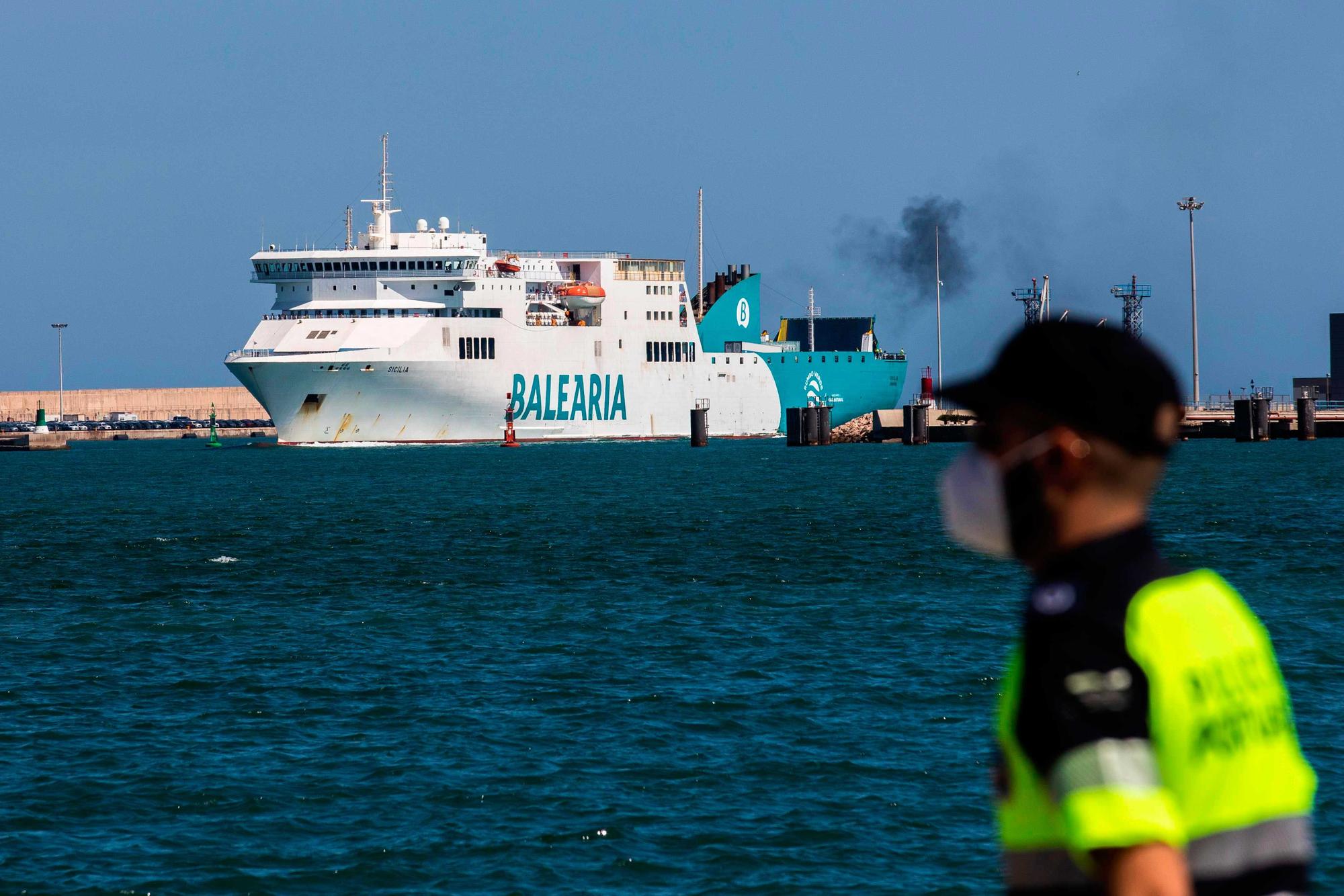 Llegan a Valencia 118 estudiantes de los confinados tras el macrobrote de Mallorca