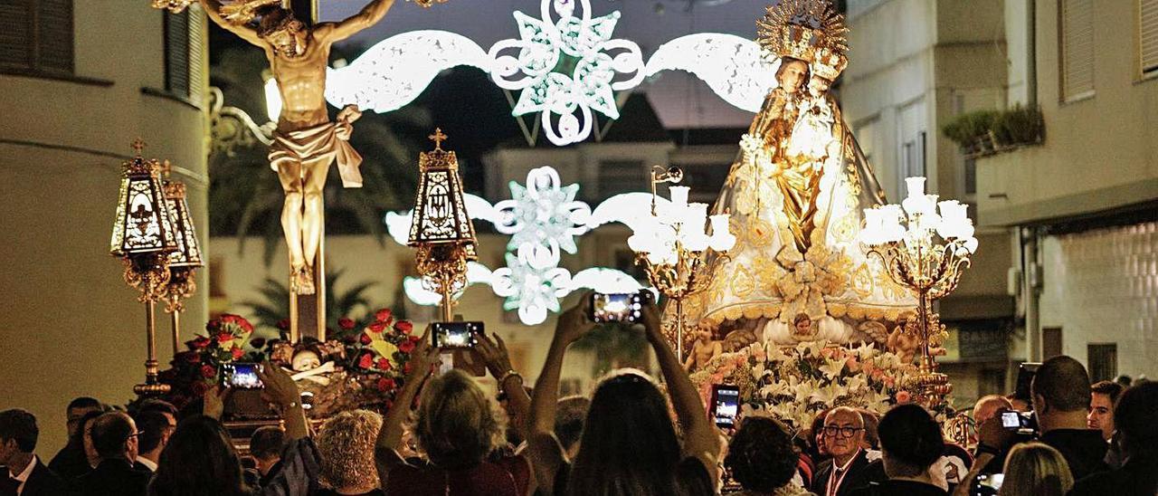 Las imágenes de los Santos Patronos de Elda en la histórica procesión conjunta de 2018. |