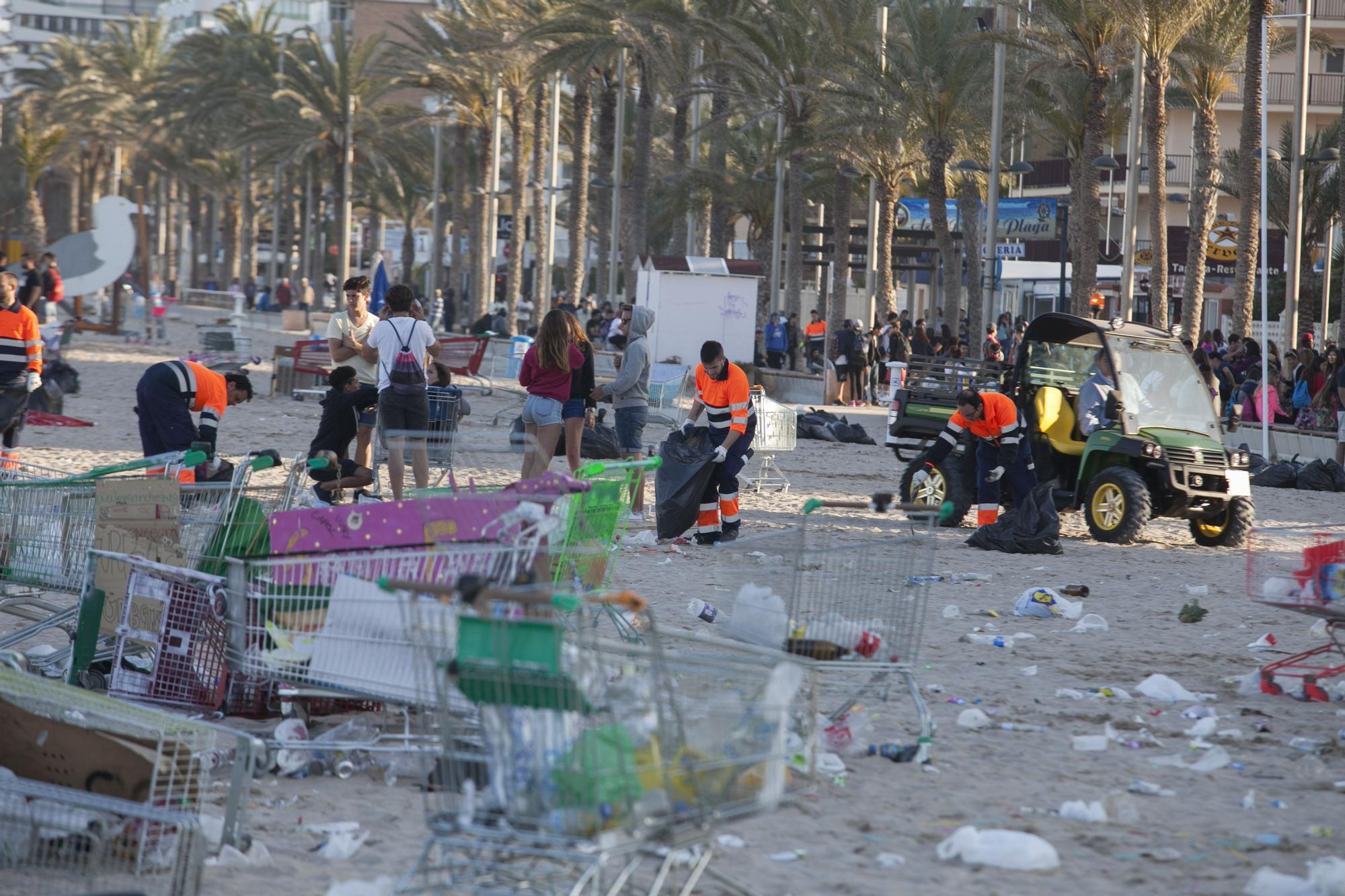 Así eran los Botellones el día de Santa Faz en la Playa de San Juan antes de las restricciones de seguridad