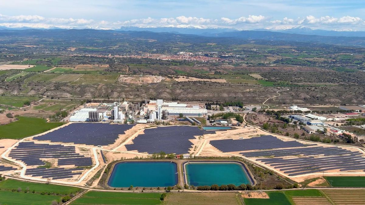 Vista panorámica del complejo industrial de Brilen y Novapet en Barbastro del Grupo Samca.