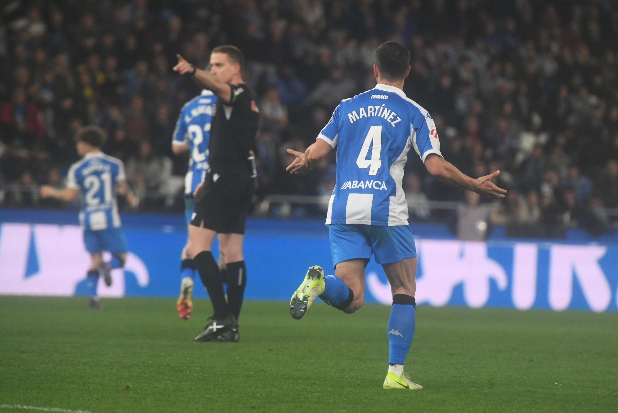 El Deportivo doblega al Almería en Riazor (3-1)
